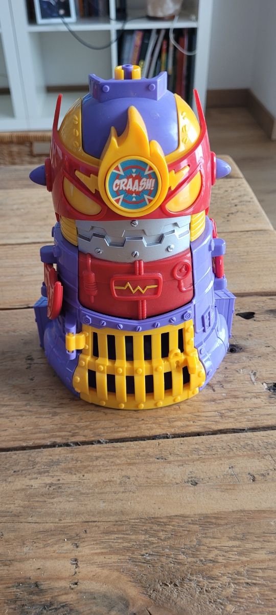 Caja con juguetes y SUPERZINGS