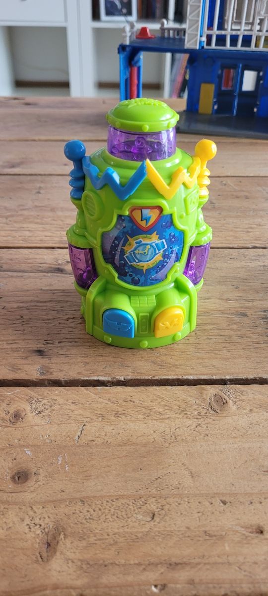 Caja con juguetes y SUPERZINGS