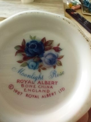 JARRON VIOLETERO ROYAL ALBERT