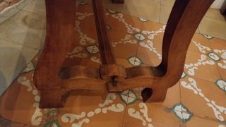 Mesa lira catalana antigua