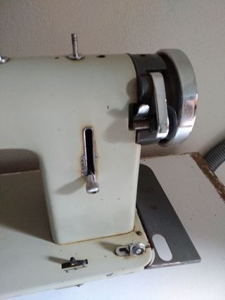 Maquina de coser Antigua Alfa