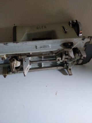 Maquina de coser Antigua Alfa