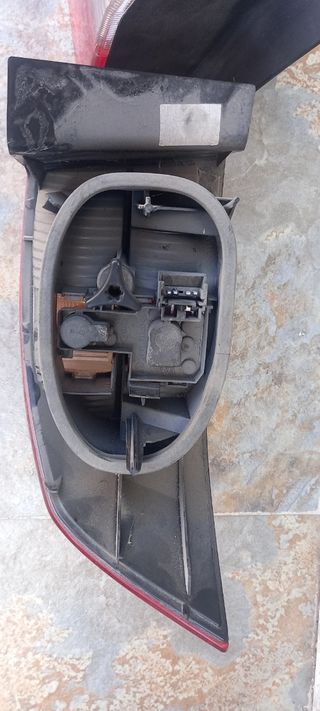 Pilotos traseros de Renault.