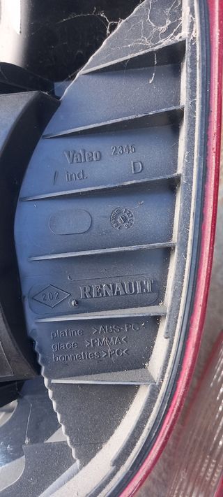 Pilotos traseros de Renault.