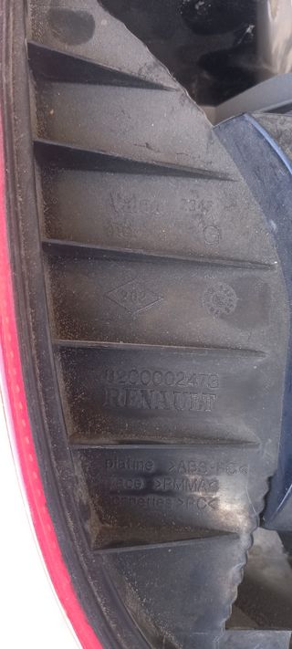 Pilotos traseros de Renault.