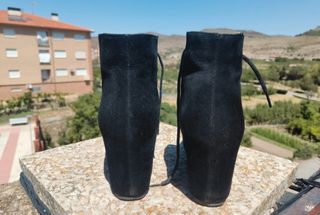 Botín negro de cuña oculta