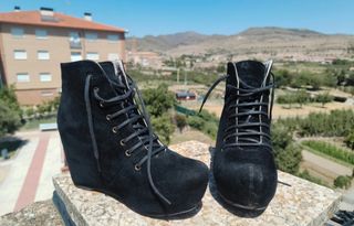 Botín negro de cuña oculta