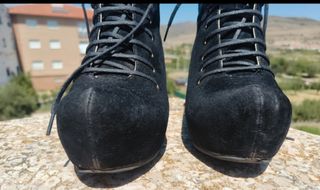 Botín negro de cuña oculta