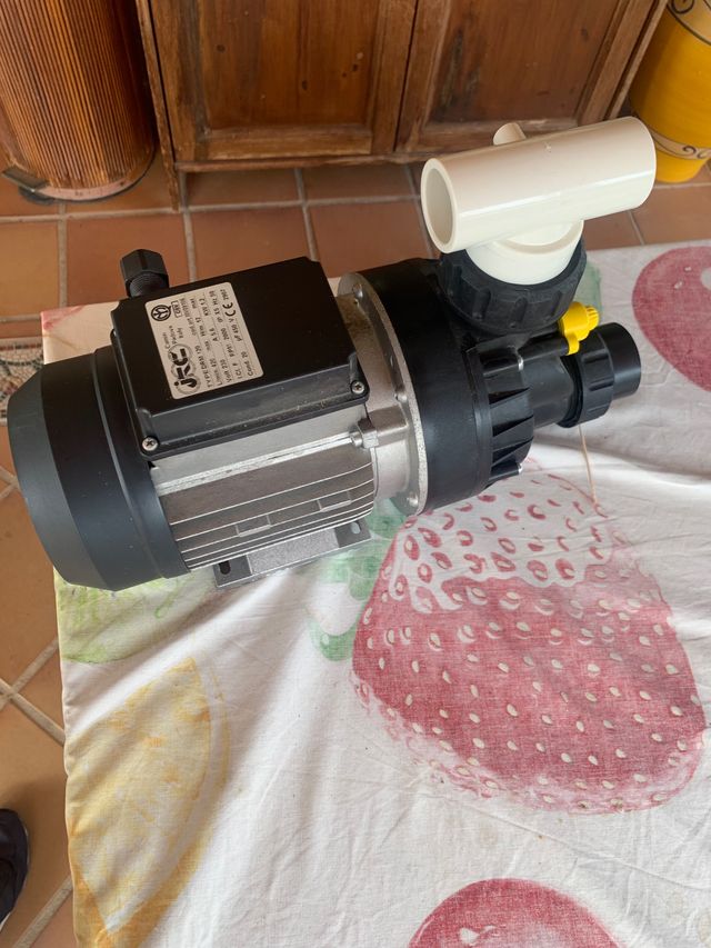 Grupo de presion para bañera o Yacuzzi.