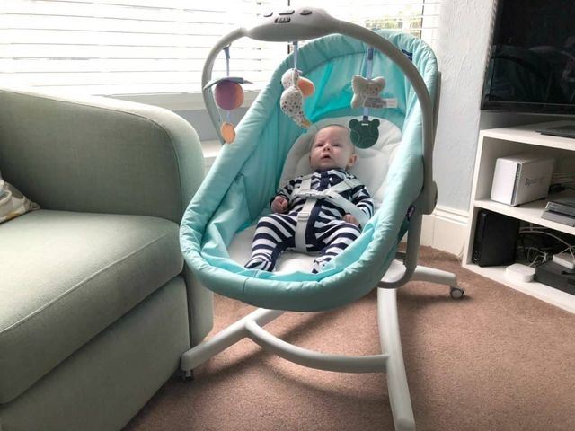 Minicuna... chico baby hug