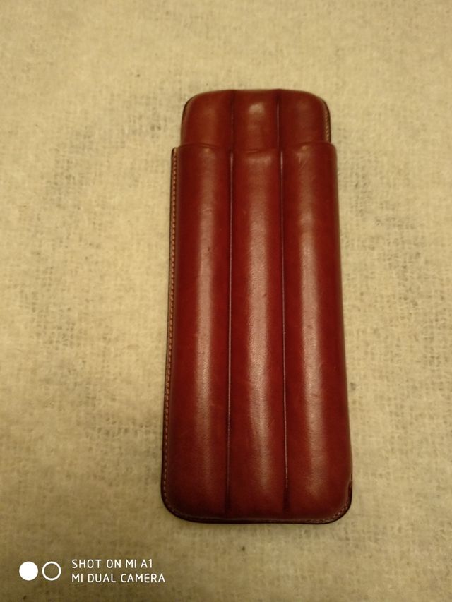 Purera de puros de cuero buena.