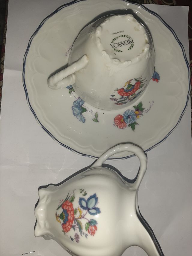 TAZA CON PLATILLO Y LECHERA