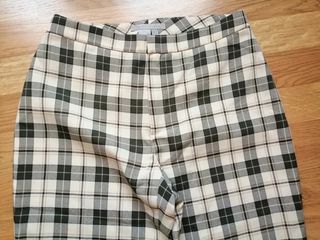 Pantalón Zara. Talla 36.Campana.