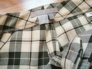 Pantalón Zara. Talla 36.Campana.