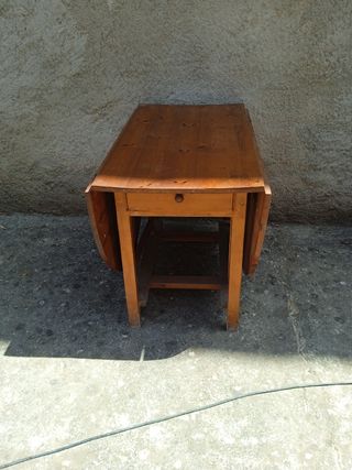 Mesa rústica plegable de comedor