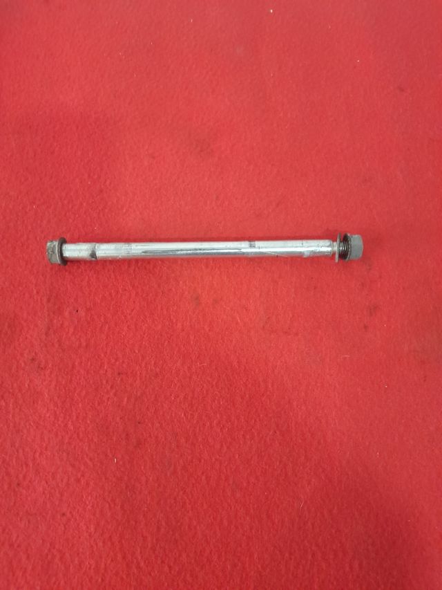 Eje rueda delantera gilera runner