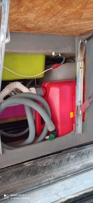 Muebles camperización para 3 personas.