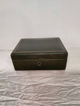 Antigua caja joyero piel latón inglesa 1950