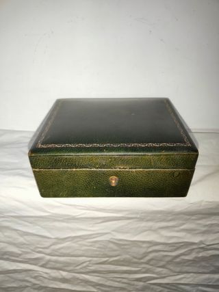 Antigua caja joyero piel latón inglesa 1950