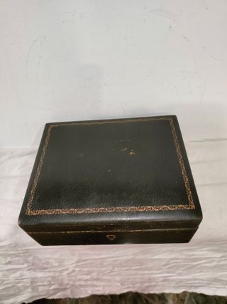 Antigua caja joyero piel latón inglesa 1950
