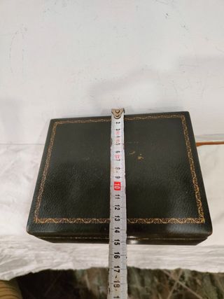 Antigua caja joyero piel latón inglesa 1950
