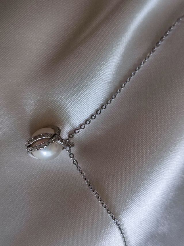 Conjunto de collar y pendientes de Swar