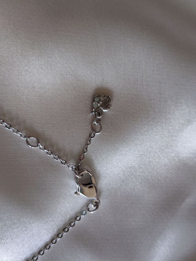 Conjunto de collar y pendientes de Swar