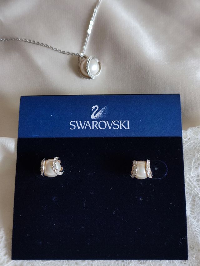 Conjunto de collar y pendientes de Swar