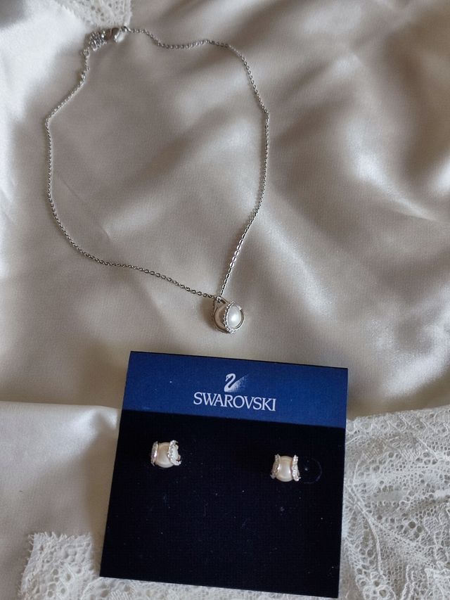 Conjunto de collar y pendientes de Swar