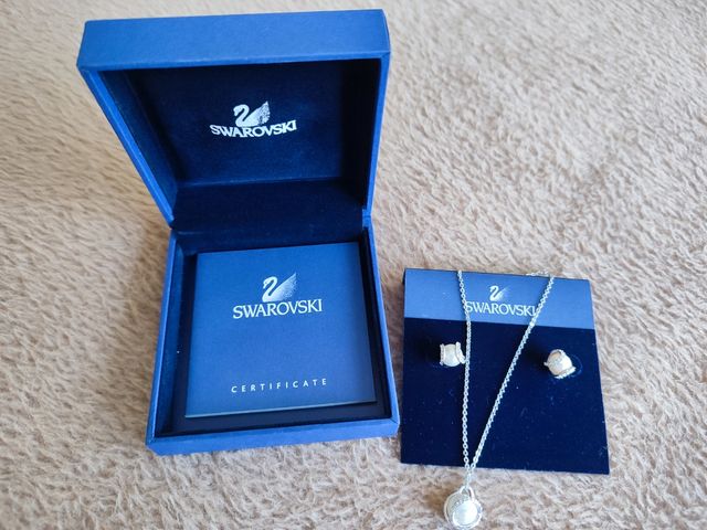 Conjunto de collar y pendientes de Swar