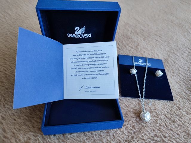 Conjunto de collar y pendientes de Swar