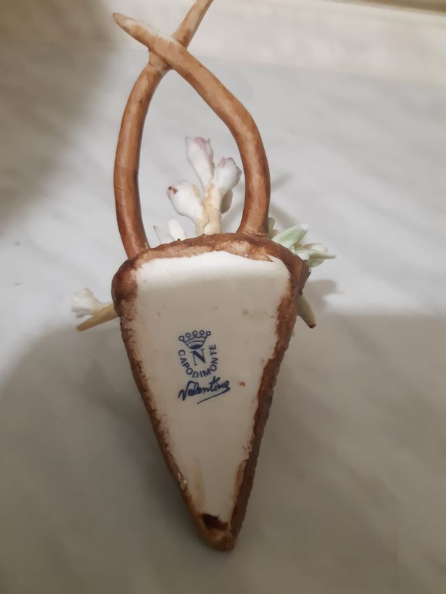 Soprammobile antico capodimonte