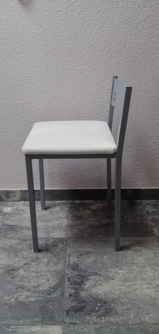 Taburete bajo de cocina