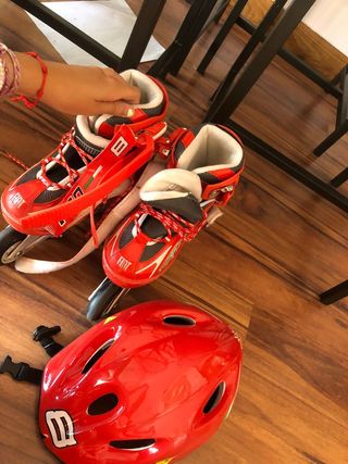 Patines y casco Ferrari