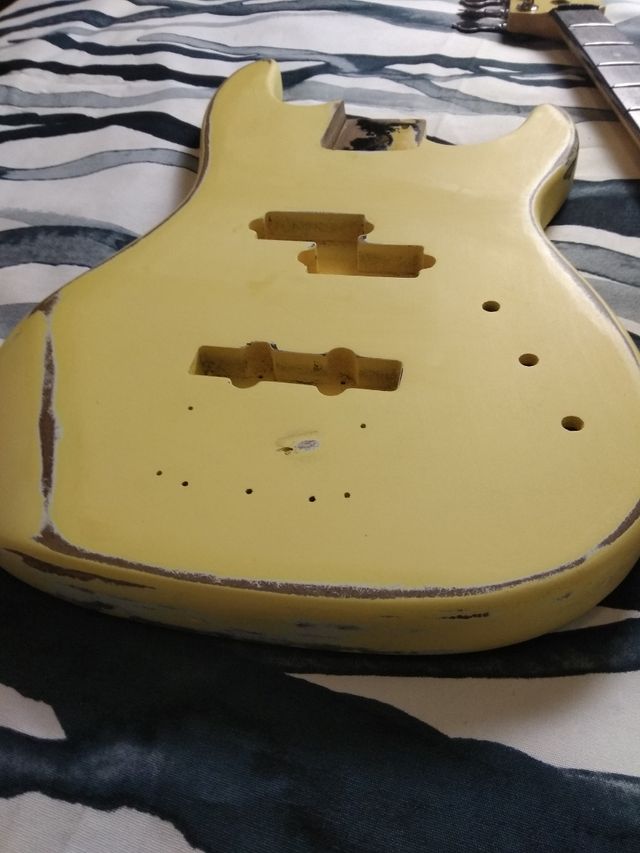 Cuerpo bajo eléctrico relic