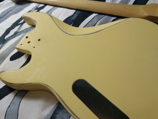 Cuerpo bajo eléctrico relic