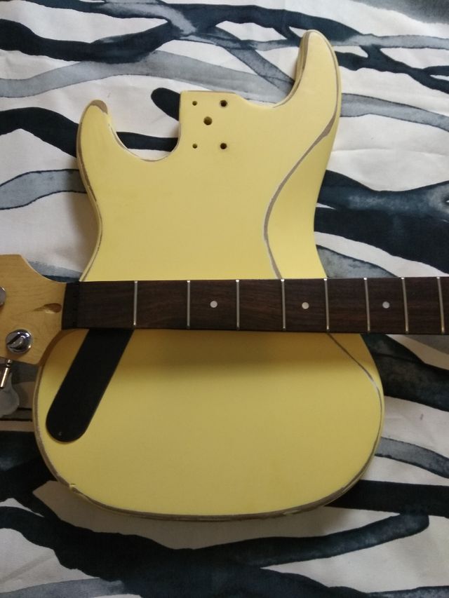 Cuerpo bajo eléctrico relic