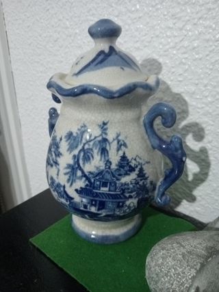 Jarra japonesa  y jarrón