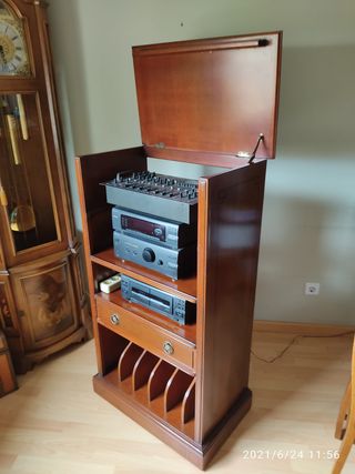 MUEBLE PARA EQUIPO DE MÚSICA (PRECIO NEGOCIABLE)