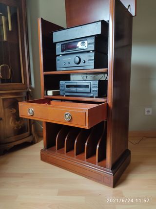 MUEBLE PARA EQUIPO DE MÚSICA (PRECIO NEGOCIABLE)