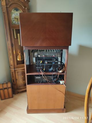 MUEBLE PARA EQUIPO DE MÚSICA (PRECIO NEGOCIABLE)