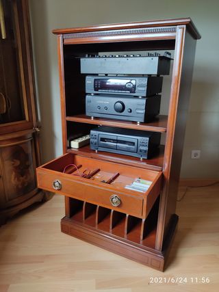 MUEBLE PARA EQUIPO DE MÚSICA (PRECIO NEGOCIABLE)