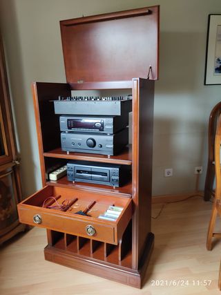 MUEBLE PARA EQUIPO DE MÚSICA (PRECIO NEGOCIABLE)