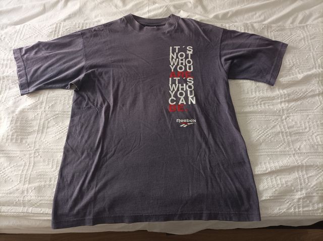 Camiseta Reebok vintage.