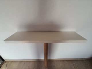Una balda estante repisa chapada lacada blanca