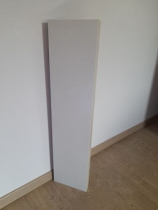 Una balda estante repisa chapada lacada blanca