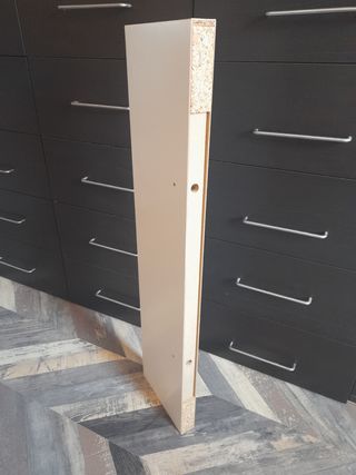 Una balda estante repisa chapada lacada blanca