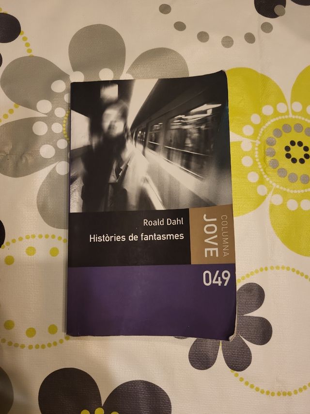 Libro lectura Histories de fantasmes