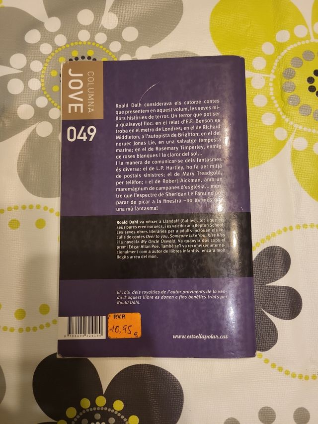 Libro lectura Histories de fantasmes