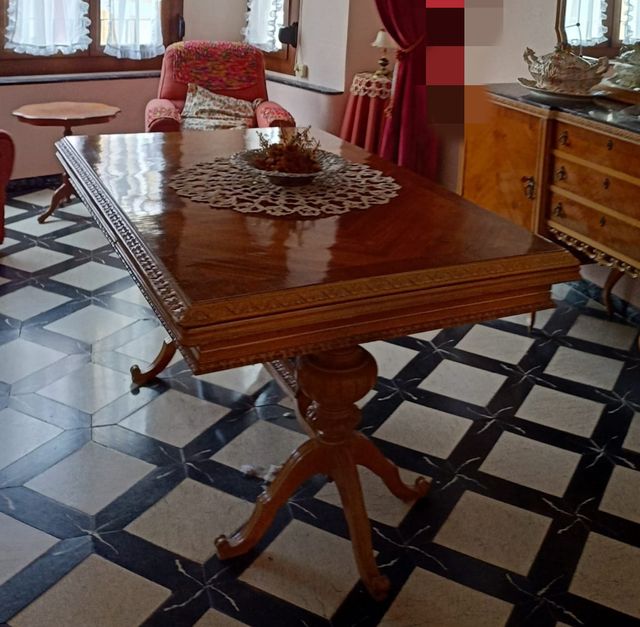 Mesa antigua de madera